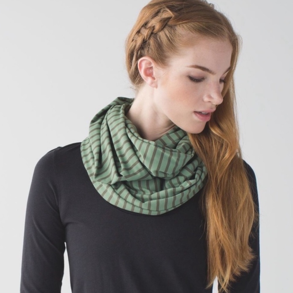 Lululemon Vinyasa Scarf *Rulu Deenie Stripe Desert Olive Fatigue Green